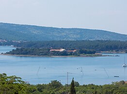 Elegant and Vibrant Apartment With Terrace and Sea View