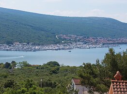 Elegant and Vibrant Apartment With Terrace and Sea View