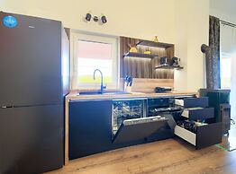 Elegant and Vibrant Apartment With Terrace and Sea View