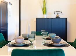 Elegant and Vibrant Apartment With Terrace and Sea View