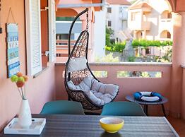 Elegant and Vibrant Apartment With Terrace and Sea View