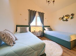 Elegant and Vibrant Apartment With Terrace and Sea View