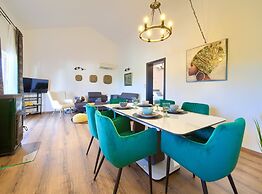 Elegant and Vibrant Apartment With Terrace and Sea View