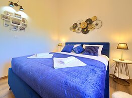 Elegant and Vibrant Apartment With Terrace and Sea View