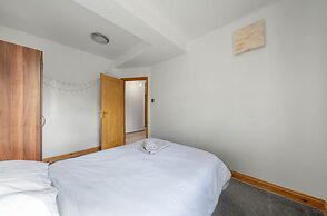 5-bed House - Sleeps 10 - Garden - Parking
