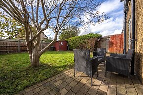 5-bed House - Sleeps 10 - Garden - Parking
