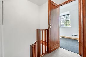 5-bed House - Sleeps 10 - Garden - Parking