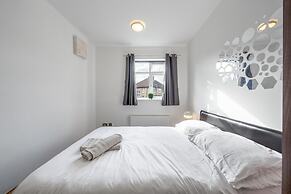 5-bed House - Sleeps 10 - Garden - Parking
