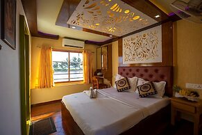 Kerala Nature Houseboat by Coco floatel