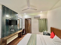 Hotel Janaki - near Ghats & Temples