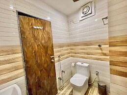 Hotel Janaki - near Ghats & Temples