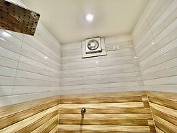 Hotel Janaki - near Ghats & Temples