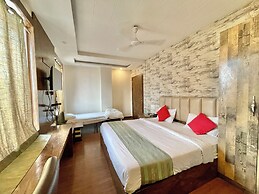 Hotel Janaki - near Ghats & Temples
