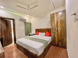 Hotel Janaki - near Ghats & Temples