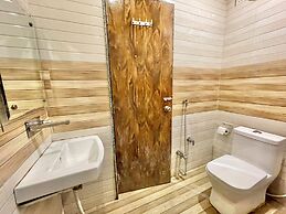 Hotel Janaki - near Ghats & Temples