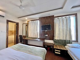 Hotel Janaki - near Ghats & Temples