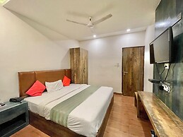Hotel Janaki - near Ghats & Temples