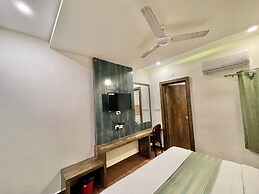 Hotel Janaki - near Ghats & Temples