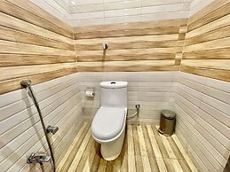 Hotel Janaki - near Ghats & Temples