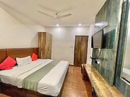 Hotel Janaki - near Ghats & Temples