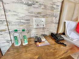 Hotel Janaki - near Ghats & Temples