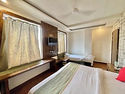Hotel Janaki - near Ghats & Temples