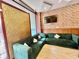 Hotel Janaki - near Ghats & Temples