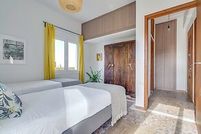 Sea City and Mountain View Apartment