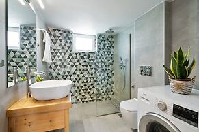 Sea City and Mountain View Apartment