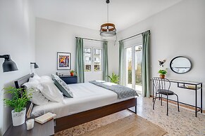 Sea City and Mountain View Apartment