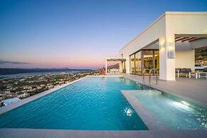 Villa Con Vista- Heated Pool 4 bdr Sleeps 8