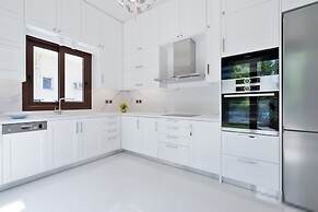 Chania Boutique Villa - Steps From the Beach