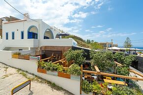 Beach House Kalamaki Steps Away From the Beach