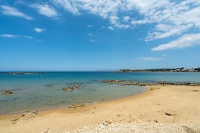 Beach House Kalamaki Steps Away From the Beach