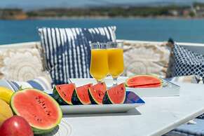 Beach House Kalamaki Steps Away From the Beach