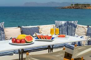 Beach House Kalamaki Steps Away From the Beach