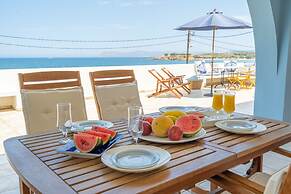 Beach House Kalamaki Steps Away From the Beach