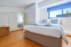 Beach House Kalamaki Steps Away From the Beach