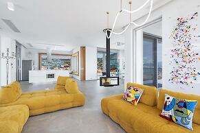 Ici - you are Here - Breathtaking View