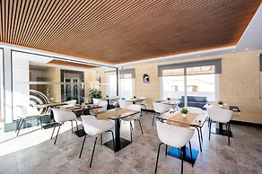 C4 Retreats by Georges Boutique Living