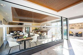 C4 Retreats by Georges Boutique Living