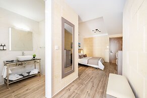 C4 Retreats by Georges Boutique Living