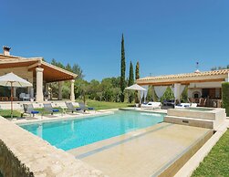 Nice Villa Near Golf of Pollensa
