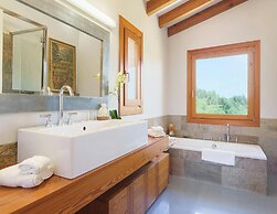 Nice Villa Near Golf of Pollensa