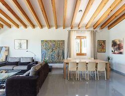 Nice Villa Near Golf of Pollensa