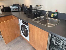 Birmingham City Apartment With 3 Bedrooms