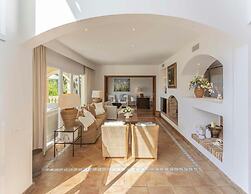 Lavish Villa With Saltwater Pool