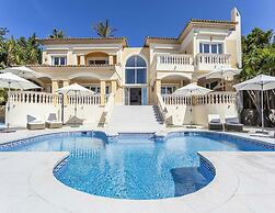 Lavish Villa With Saltwater Pool