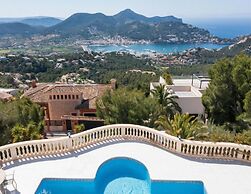 Lavish Villa With Saltwater Pool