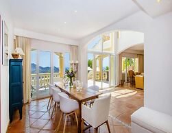 Lavish Villa With Saltwater Pool